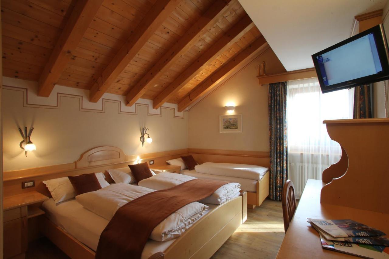 Hotel Ciasa Montanara La Villa  Esterno foto